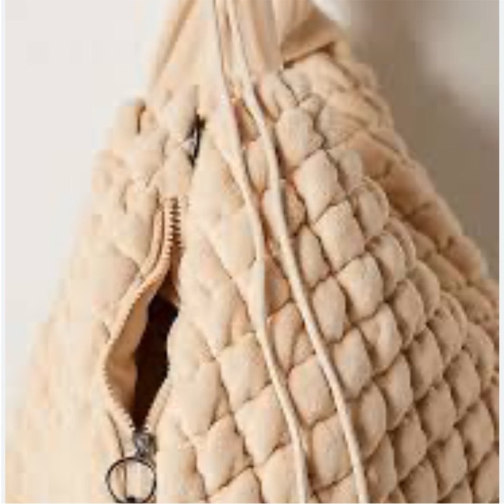 Free People Pucker Up Fleece Elegant Cream Quilted Shoulder Bag New - Picture 2 of 6